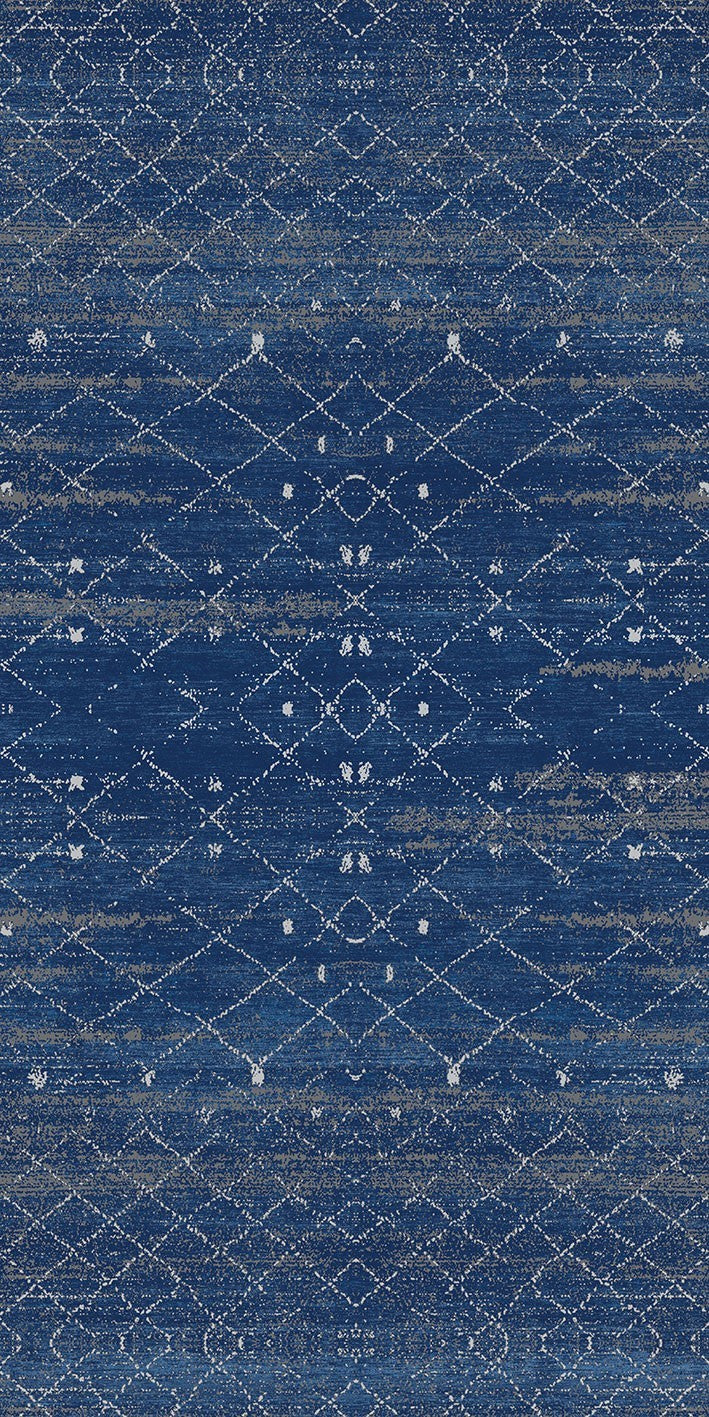 Alfombra 'Grace' sobre un fondo blanco, destacando su elegante color azul marino y patrones geométricos blancos que aportan un toque de sofisticación a cualquier decoración.